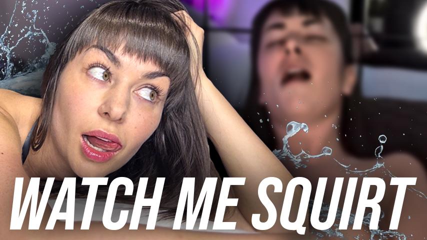 Guardami mentre eiaculo forte e schizzo alla fine