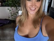 NikkiCums