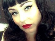 TheDevineMissDeviant