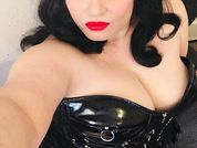 TheDevineMissDeviant