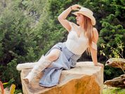Emili_Hott