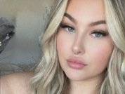 CurvyCarlyyyX
