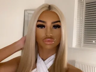 BlondeBaby_x profile