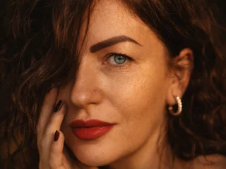 Cheerful_girl profile