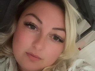 CurvyQueen33 profile