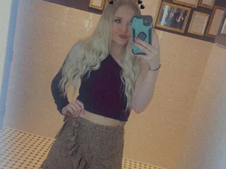 HotHousewifeHolly