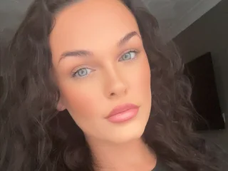 SassyMilfLara profile