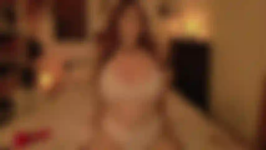 Titty fuck con tanto olio & poi cavalcare il tuo cazzo completamente nuda, accovacciandomi su di esso e chiedendoti di venire dentro ;) microfono intorno al mio collo per il miglior audio!