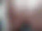 Cavalco un grosso cetriolo con il mio buco del culo.