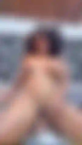 Che cavalca un dildo frontale.