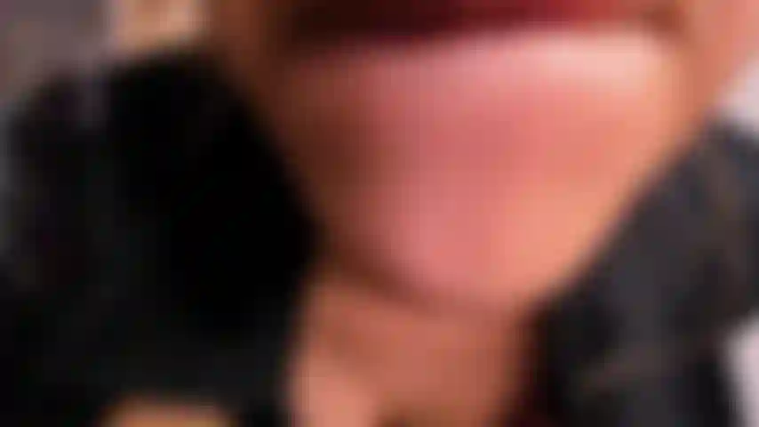 Ti preparo il culo per essere scopato con molta saliva.