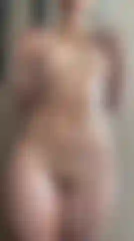 Lasciati sedurre dalle mie curve // let yourself be seduced by my curves.