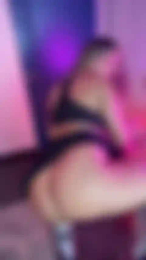 Woohoo! Sono così sexy che gioco con il mio culo.