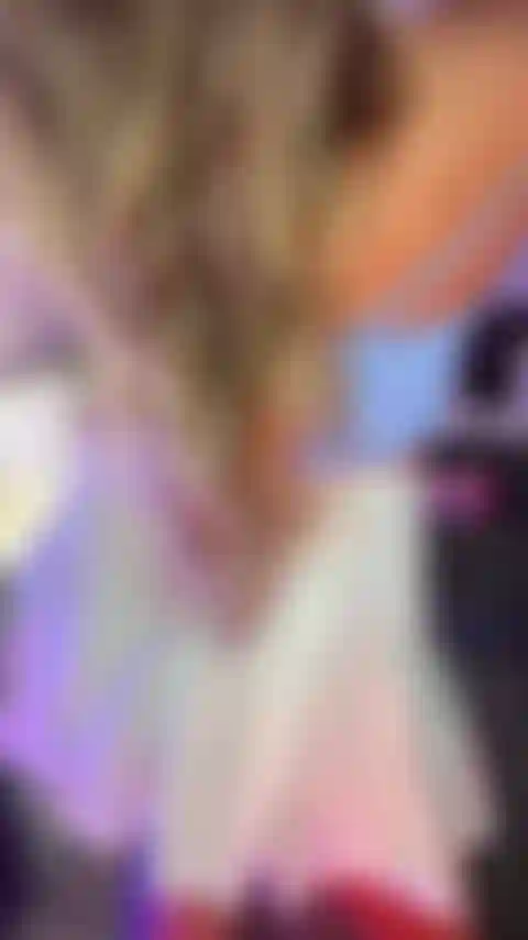 Guarda come mi tocco il buco del culo.