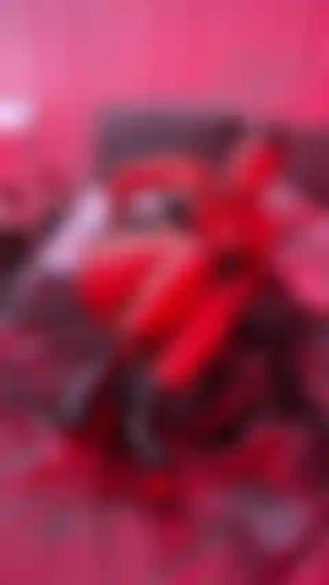 Sculaccio la mia vagina, uso il mio dildo e il mio giocattolo vibrante.