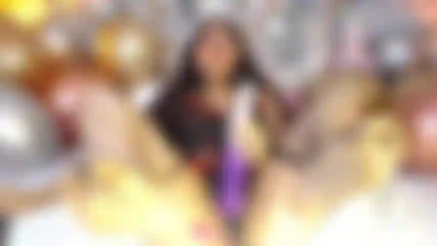 Tesoro, è il mio compleanno e volevo giocare con la mia deliziosa figa per te.