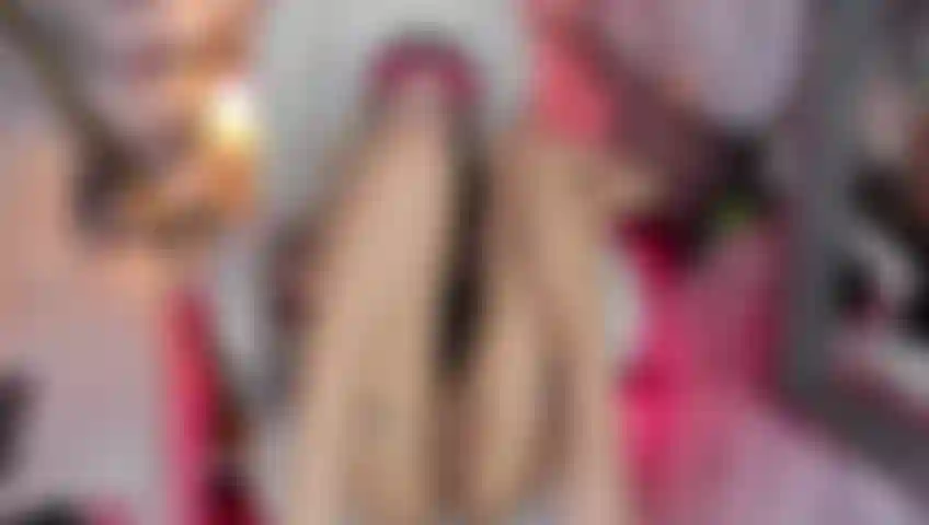 Gioca con la mia piccola figa.