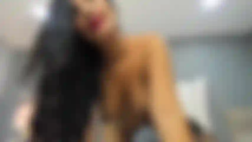 Punto di vista: ti succhio il cazzo duro in posizione doggystyle.