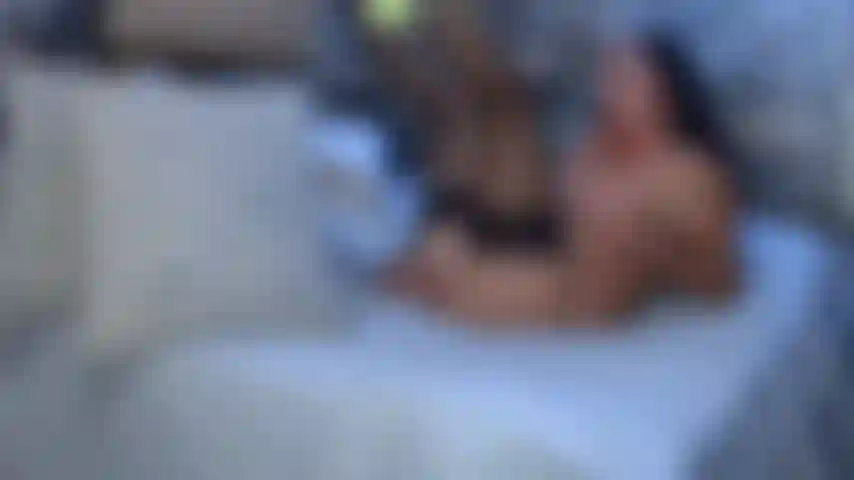 Pussy gioca con la mia macchina del sesso giocattolo.