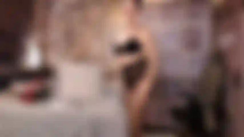 Collant neri e spettacolo di fica in look collant/segretaria.