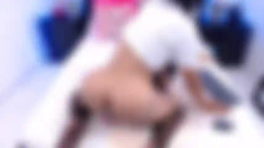 Gola profonda, pompino, tanto sputo, sesso anale profondo.