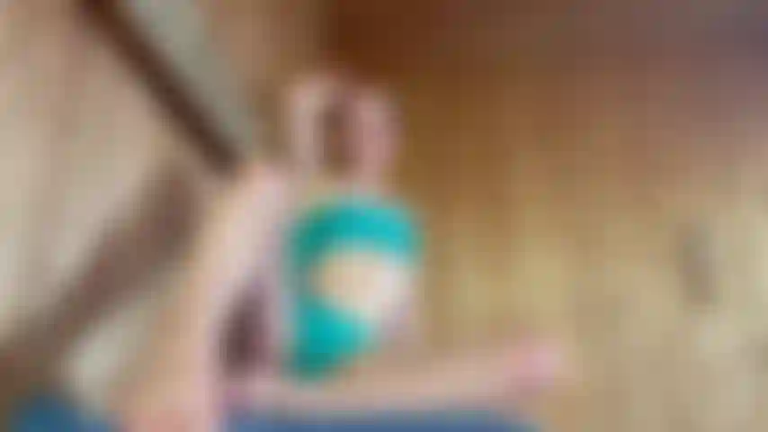 Incontrare donne... Dammi quella figa ho fatto amicizia con una donna nella sauna e l'ho invitata nella mia camera d'albergo. Questa donna mi ha riconosciuta dai social media. Beh, i miei social media parlano di me come una ragazza cattivella, quindi ovviamente finiremo per fare cose cattive insieme. Le dico di assaggiare la mia figa mentre la dita. Anch'io le lecco visibilmente la figa.
