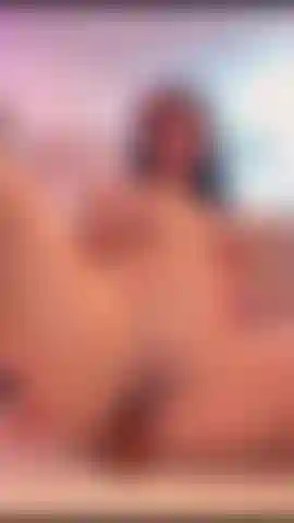 La mia fottuta figa è spalancata e bagnata.