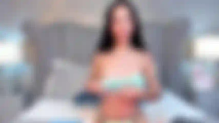 Ogni curva, ogni sussurro, ogni tocco sarà un allettante invito ad esplorare insieme un mondo di piacere e fantasia.