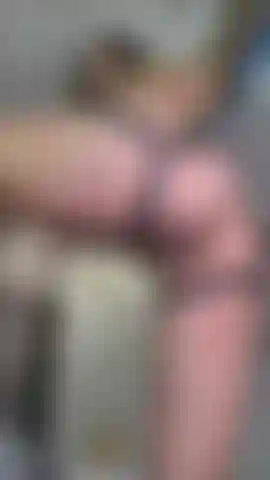 Che si scopa la sua figa stretta.