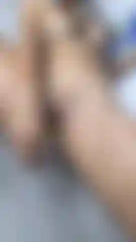 Abby ha un disperato bisogno di cazzo sotto la doccia.