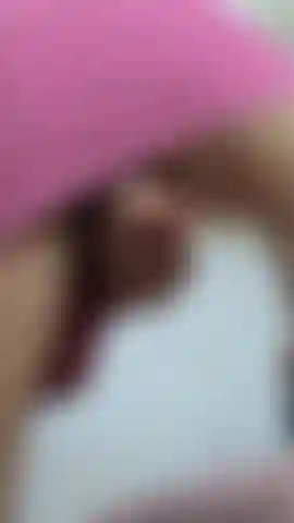 Scoperta con il dildo in mano.