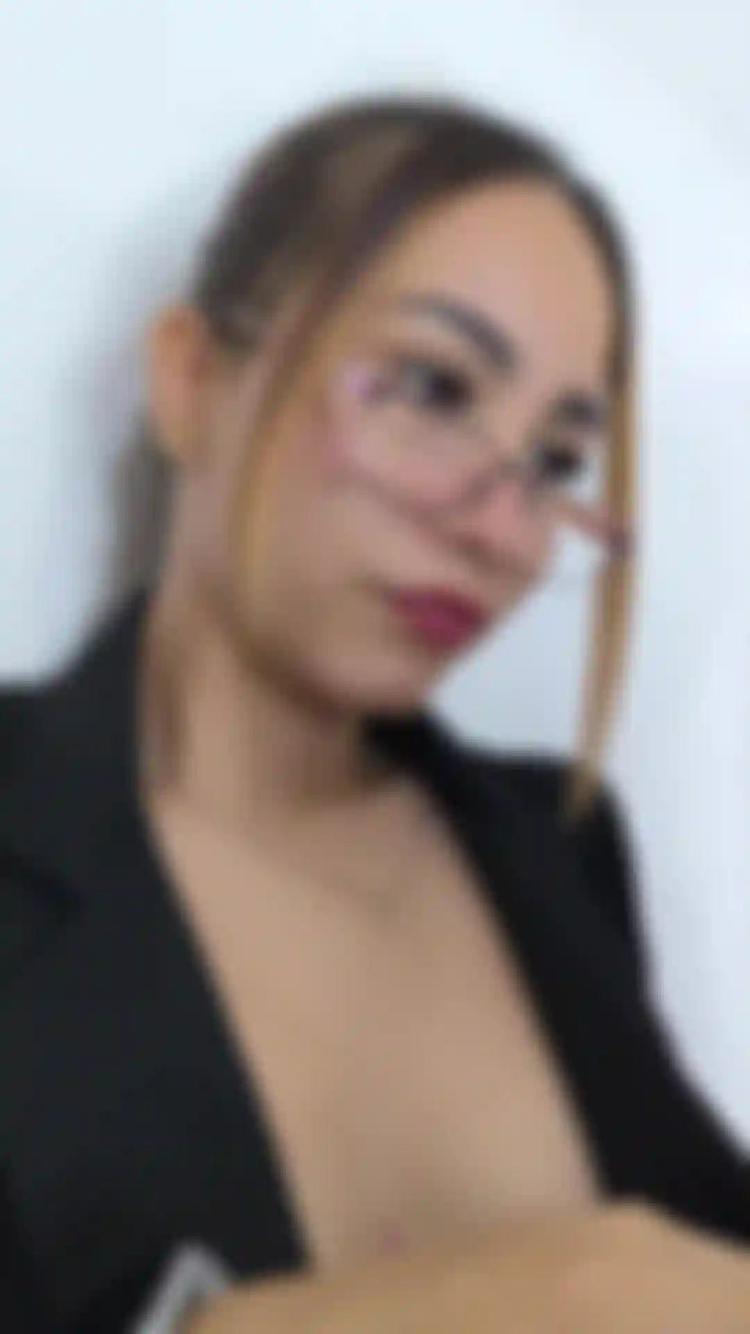 Una segretaria sexy, un giocattolo che vibra.