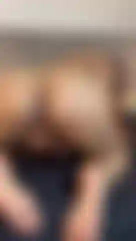 Mi piace masturbarmi in posizione pecorina.