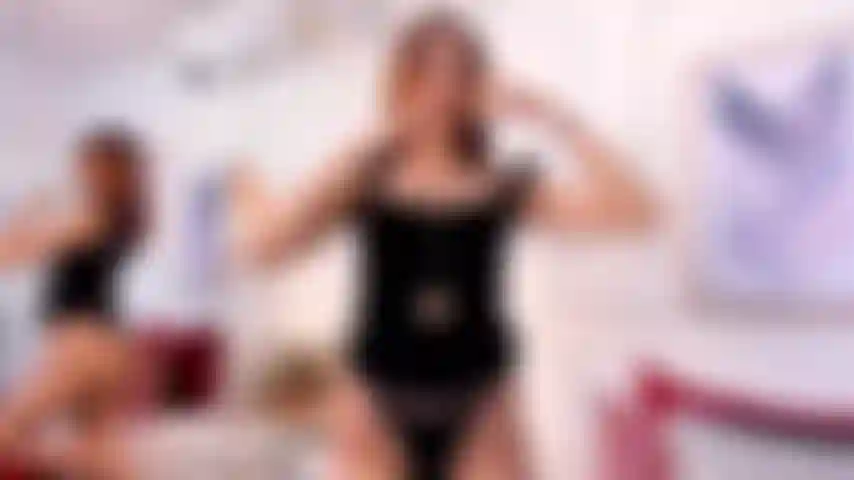 Indosso_vestito_nero_e_tacchi_alti_(dipendenza).