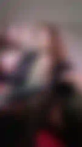 Mi masturbo con la mia ricca figa, vuoi vedere?