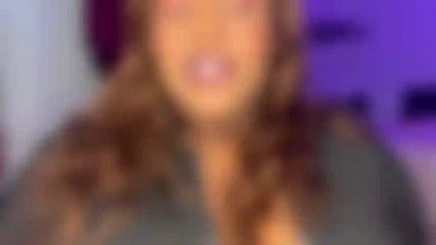 Sei tornata dal lavoro, ciao.