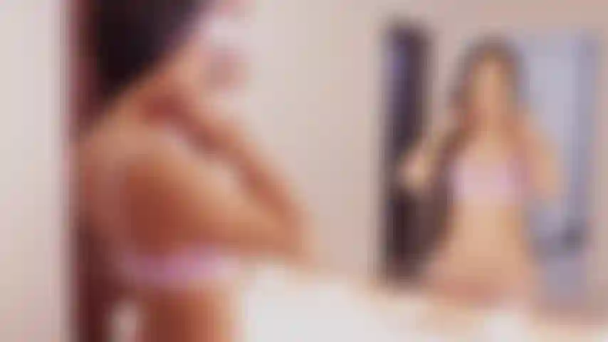 Stuzzica e spoglia! Goditi il ​​mio corpo!