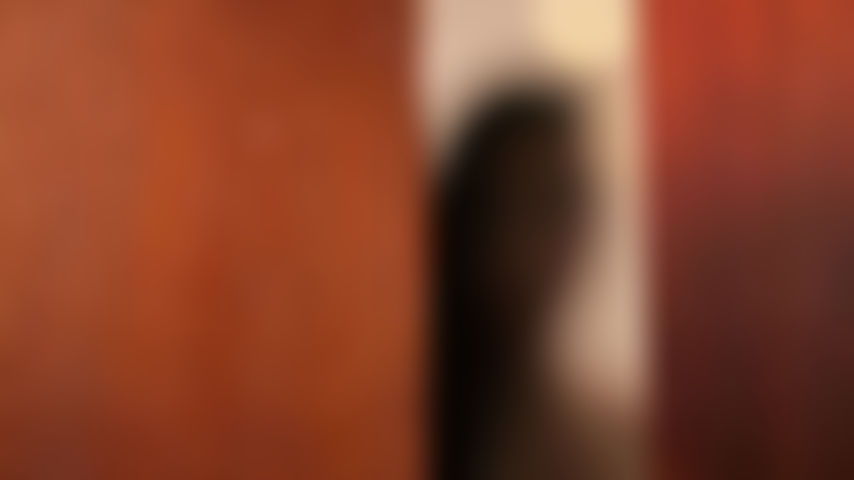 Benvenuta nella mia stanza.