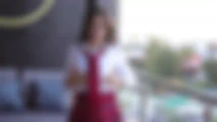 Una scolaretta all'aperto sexy.