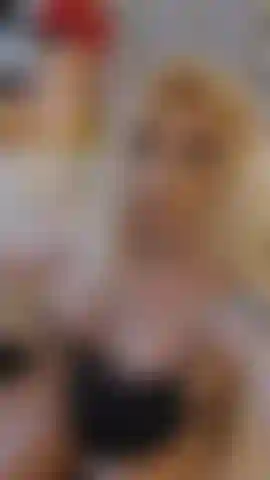 Soft skin, heavy curves and a tease you wont forget.