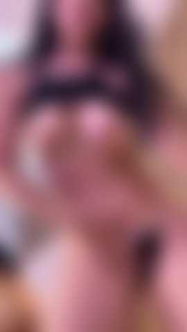 Strofina il clitoride.