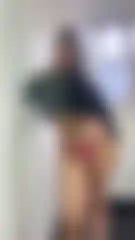 Fai una doccia con me, sono molto bagnata.