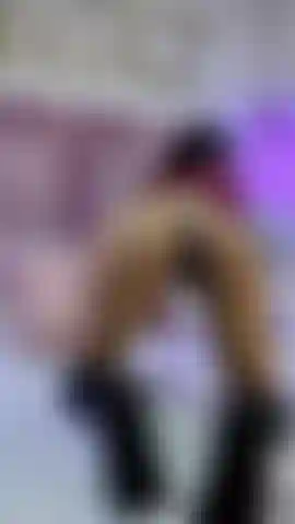 Frotando mi grande culo