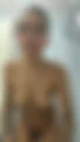 I rub my anus in the bathroom.