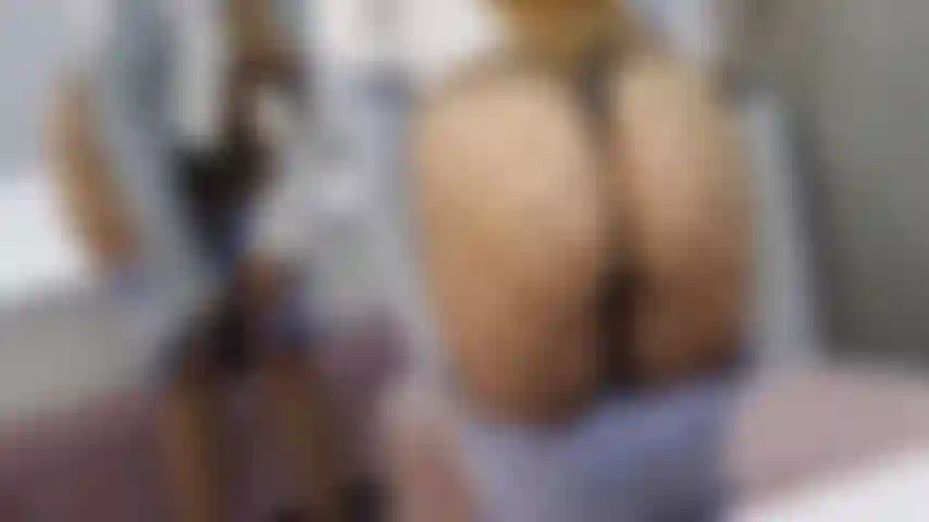 Olio sulle mie tette.