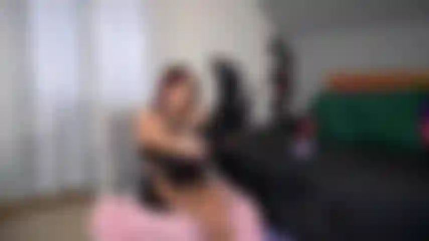 Collant, stivali al ginocchio e un momento kinky da urlo.