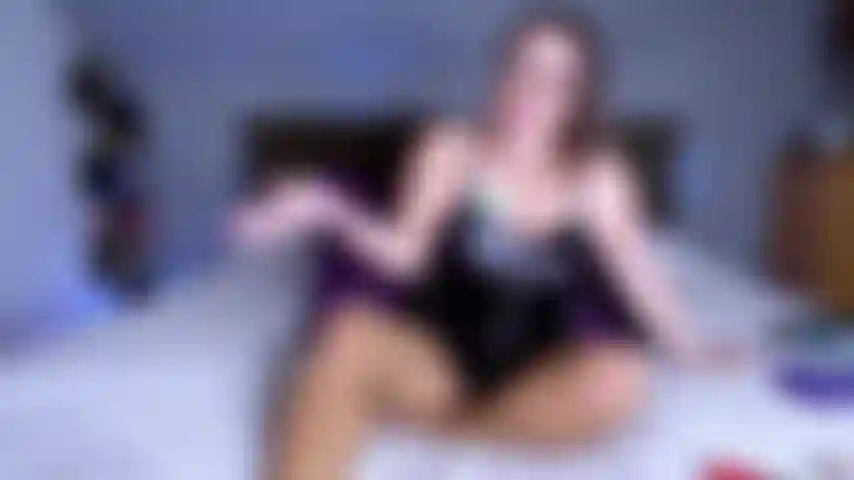 Smoking Deep Pumps Lipstick and Glasses Show