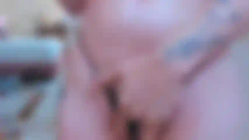 Il mio corpo nudo e caldo mentre l'acqua scorre su ogni centimetro della mia pelle, lo scopo mentre l'umidità della mia figa e l'acqua si mescolano nei nostri corpi.