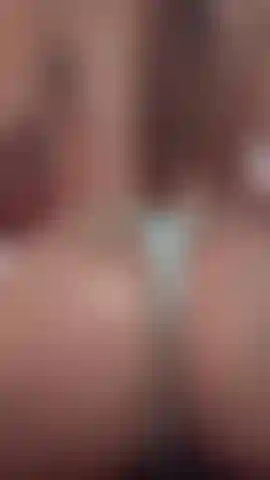 Il mio culo rimbalza da cowgirl per te ad ogni salto ti faranno esplodere il cazzo di piacere.