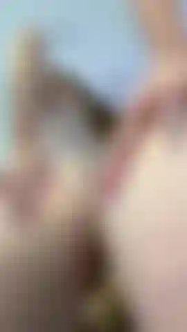 Mentre mi scopo la figa, la mia figa è aperta per te, il riflesso nello specchio rende questo momento più caldo.